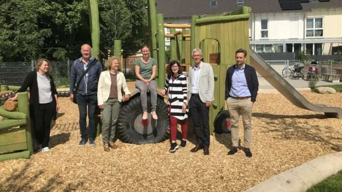Foto von der Spielplatzeinweihung Nino Erne STrasse e1654117002165