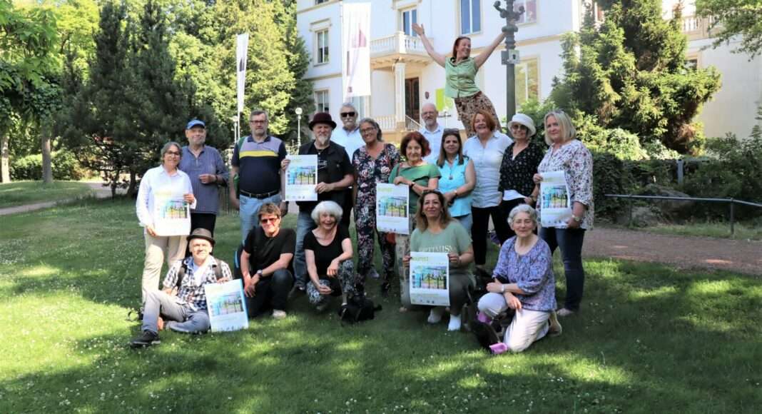 Gruppenbild Kuenstler im Schlosspark 15.06.2022 e1655594639152