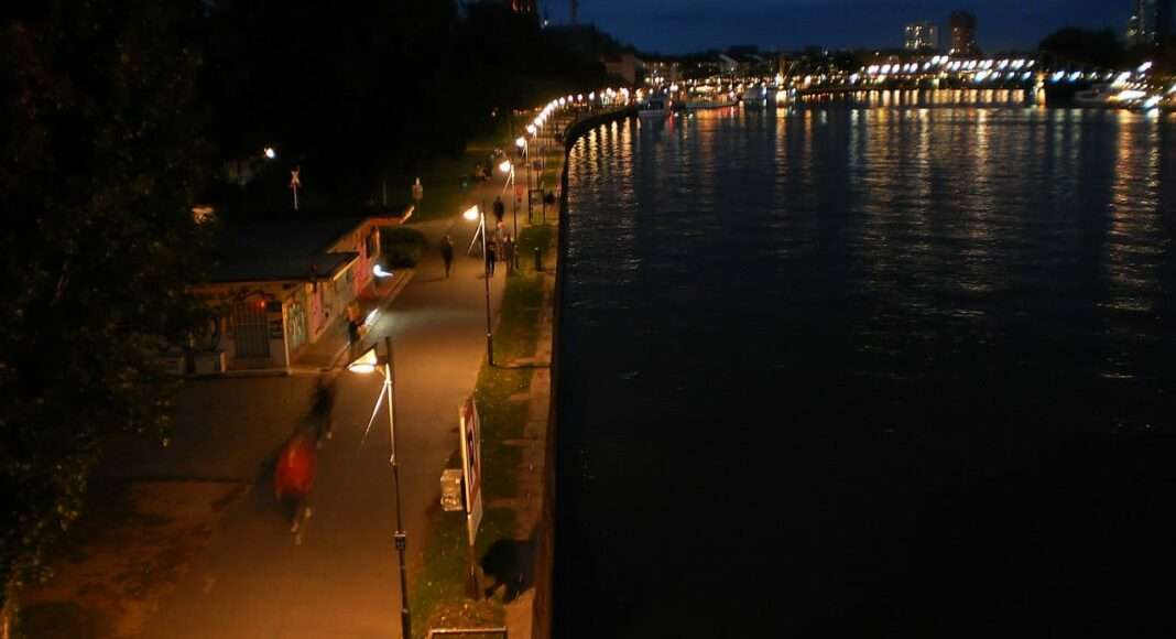 Mainufer bei Nacht