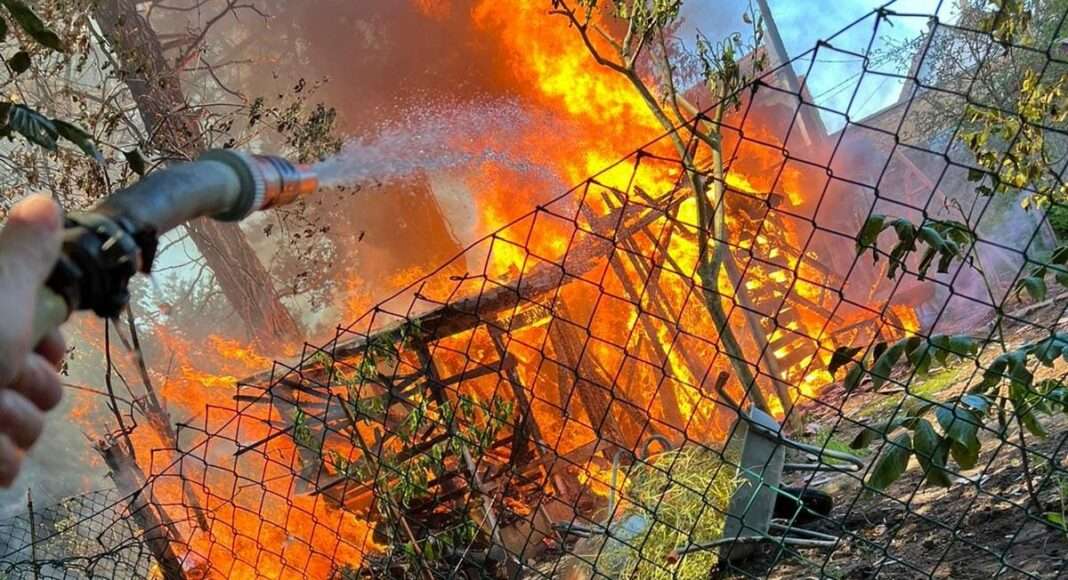 Brennt Gartenlaube, Symbolbild