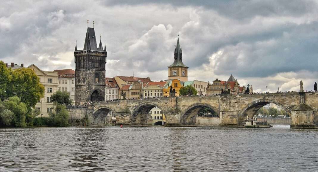 charles bridge 5568178 1920 e1654252881313