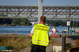 Großaufgebot an rettungskräften am rheinufer in budenheim 7d72d10c 9fd0 4df0 baf3 1af9a28ae6b2
