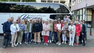 Dr. Joe weingarten mit der besuchergruppe aus seinem wahlkreis quelle buero weingarten e1657006499617