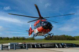 Immer mehr einsätze für die dfr luftrettung H145 mit fuenfblattrotor foto benedikt spether quelle drf luftrettung