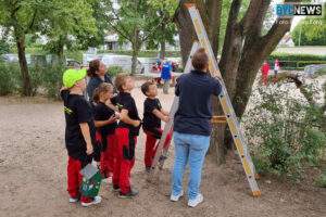 Voller einsatz der kinderfeuerwehr auf dem spielplatz in gustavsburg Kinderfeuerwehr3