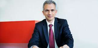 OB Feldmann am Schreibtisch