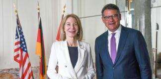 Besuch der US Botschafterin Dr. Amy Gutmann Gruppenbild3 Hessische Staatskanzlei e1659983577749