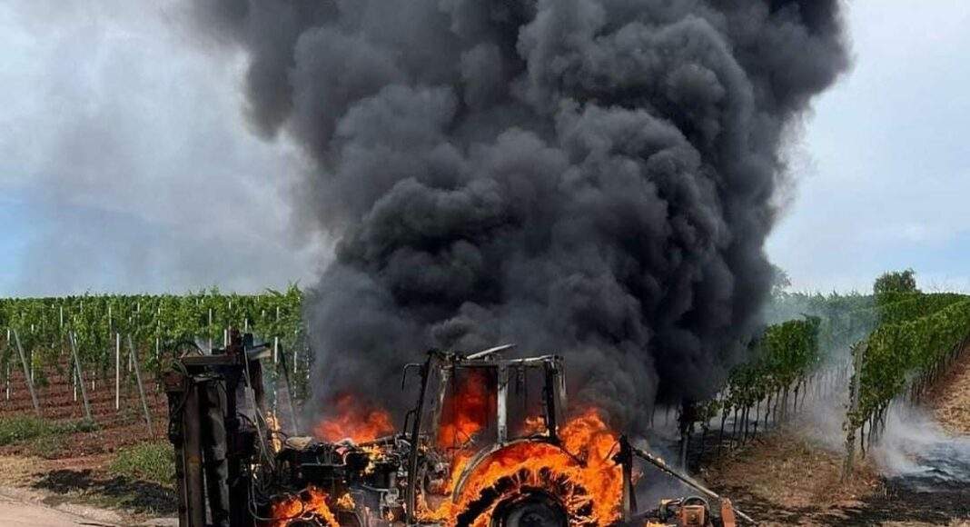 brennt Traktor, Symbolbild