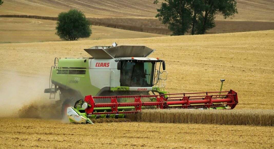 combine harvester 4401822 1920