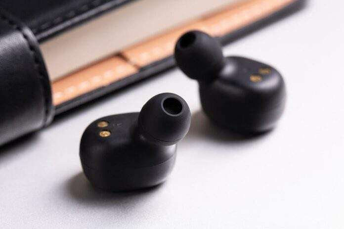 headphones 3789599 960 720