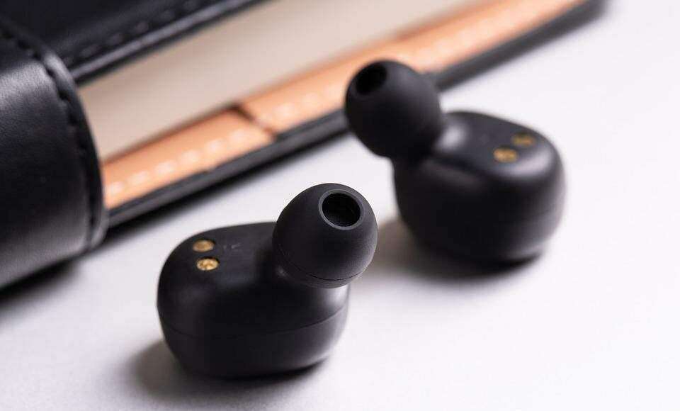 headphones 3789599 960 720