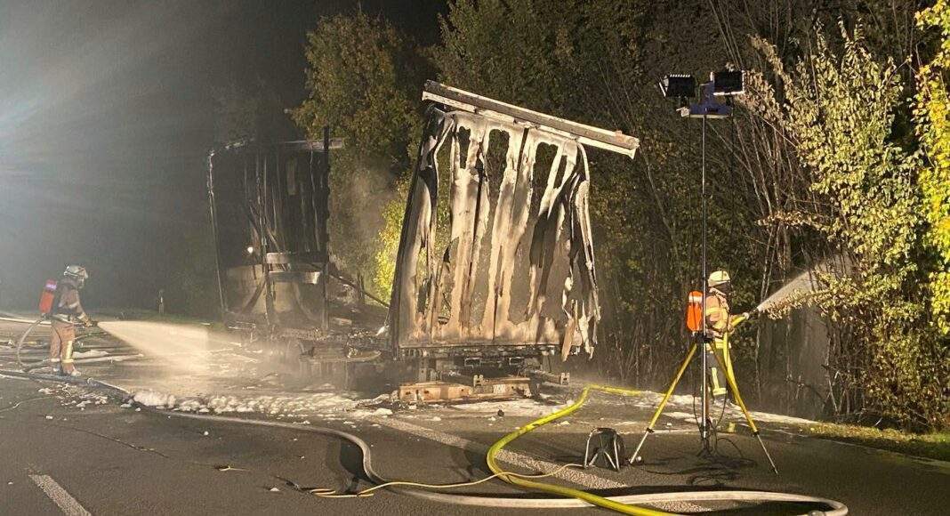 AusgebrannterAnhaengerBAB61 e1666680433531