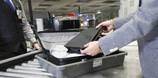 Sicherheitskontrolle Handgepaeck scaled e1665994184484