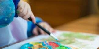 Kind malt, Symbolbild