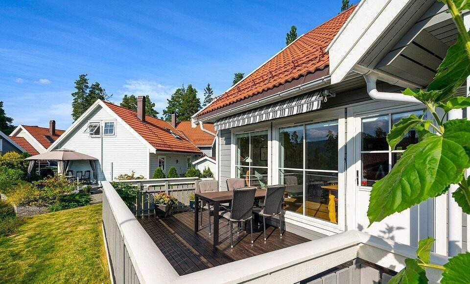 balcony 6901073 960 720 e1666283644231