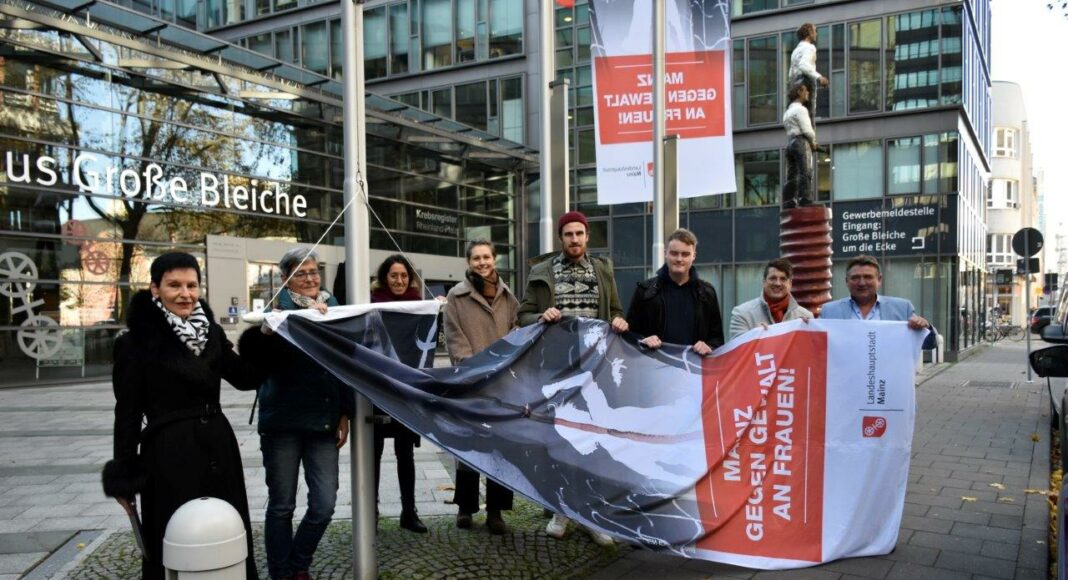 20221123 Fahnenhissung 11