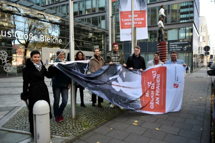 20221123 Fahnenhissung 11