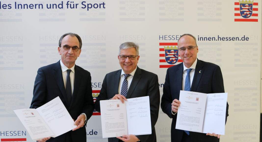 221128 Unterzeichung Absichtserklaerung Copyright HMdIS scaled