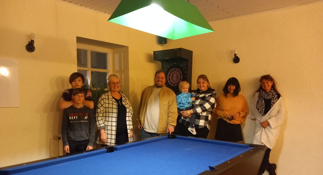 F 2211 Landraetin besucht Jugendhaus Bingen scaled