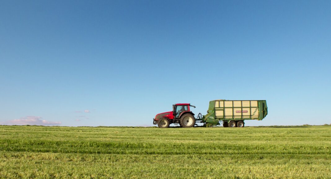 tractor 1549621 1920