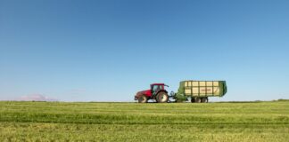 tractor 1549621 1920
