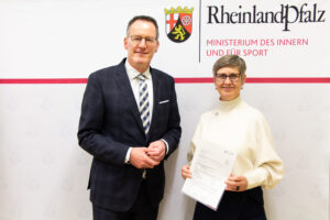 Kundgebung mit malu dreyer und prof. Gerhard trabert in mainz