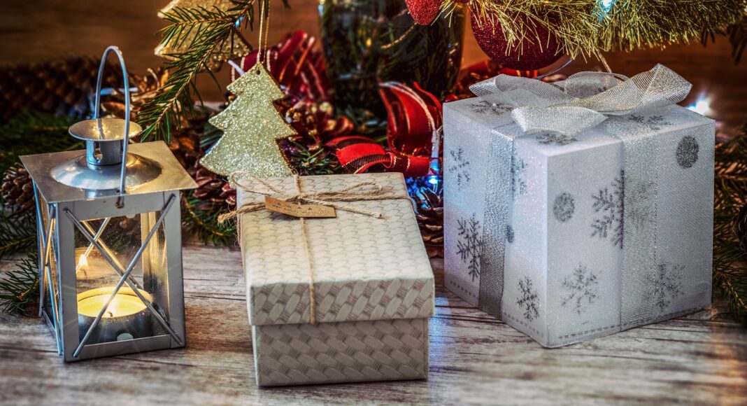 holiday gifts g13cc8bd9b 1920
