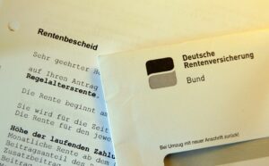 Information für alle rentner - die digitale rentenübersicht ab 2023 Rentenbescheid scaled