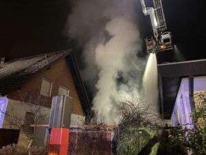 Zimmerbrand in einem wohnhaus in armsheim - haus teilweise unbewohnbar