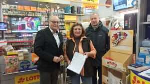 Frau in hattersheim von transporter erfasst und schwer verletzt - fahrer flüchtet