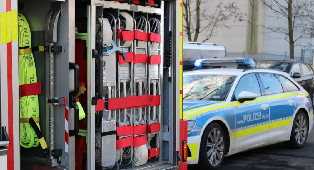 Symbolbild Feuerwehr Unfall4 scaled