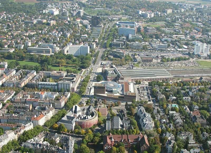 Wiesbaden Luftbild Hauptbahnhof Bahnhofsplatz Friedrich Ebert Anlage Kaiser Friedrich Ring Foto 2008 Wolfgang Pehlemann Wiesbaden IMG 0165