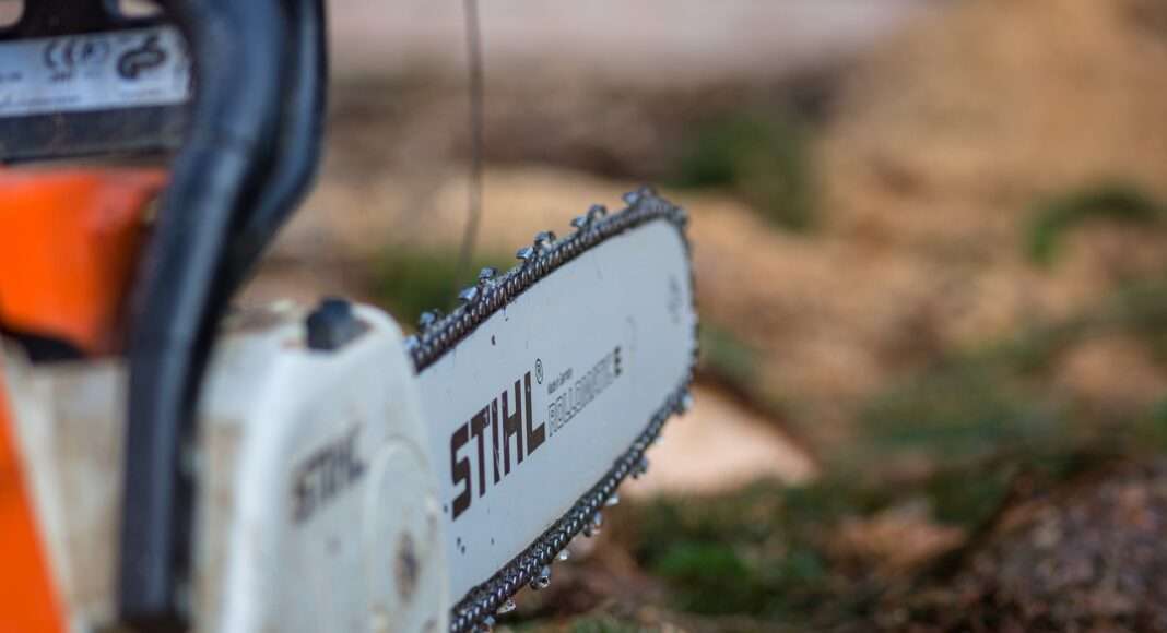 chainsaw 3798953 1920