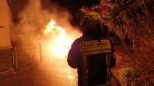 Feuerwehr Hochheim bekämpft Brand