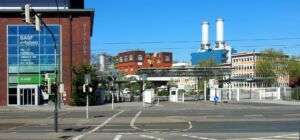 Müll vor dem rathaus worms - umweltschützer wollen auf problem aufmerksam machen 2