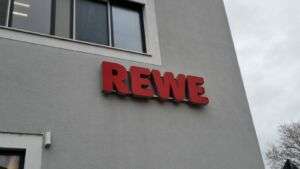 Rewe testet neues pfandsystem für produkte in kooperation mit nestle aus