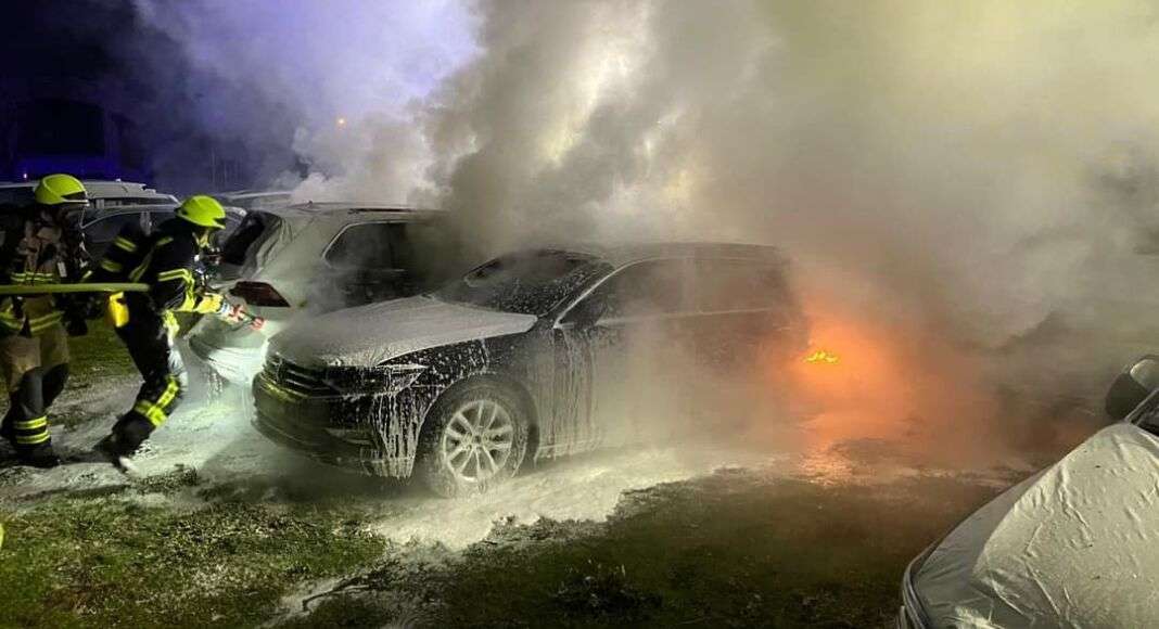 Fahrzeugbrand Symbolbild