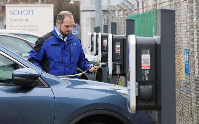 Neue Ladesäulen der SCHOTT AG