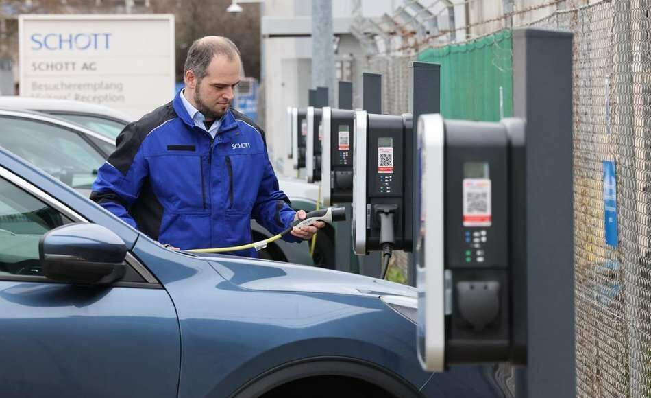 Neue Ladesäulen der SCHOTT AG
