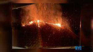 Feuerwehr bekämpft dachstuhlbrand in nieder-hilbersheim