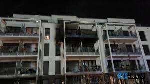 Feuerwehr bekämpft dachstuhlbrand in nieder-hilbersheim