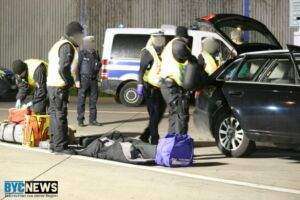 Großkontrolle der polizei an der autobahn a61