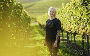 Hochheim am main: die junge jägerin und winzerin shanna reis