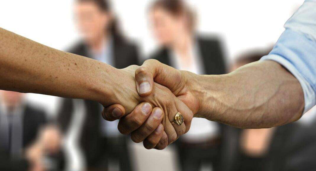 hands-g209066fad_1920