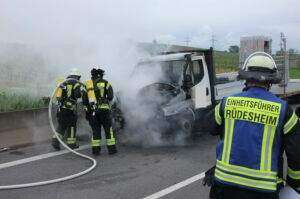 Brennender kleinlaster bei bad kreuznach sorgt für verzögerung im berufsverkehr