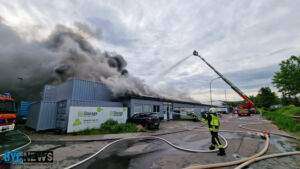 Großbrand in alzey - fenster und türen geschlossen halten