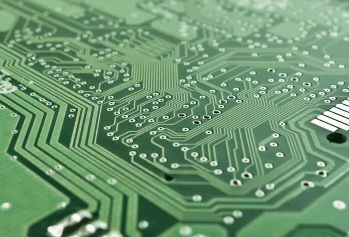 board-g685e6b4cb_1920