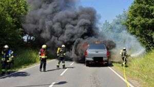 Pickup geht zwischen rüdesheim und hargesheim in flammen auf