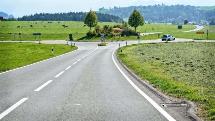 road-traffic-971205_1920