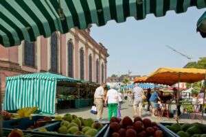 Vollbrand in ingelheim - rauchwolke kilometerweit sichtbar